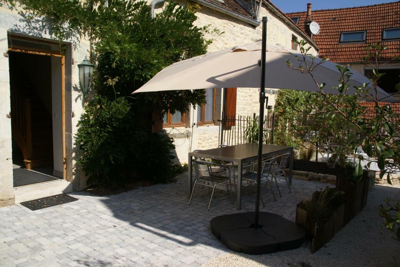 Gite Des Remparts Beze Exterior photo